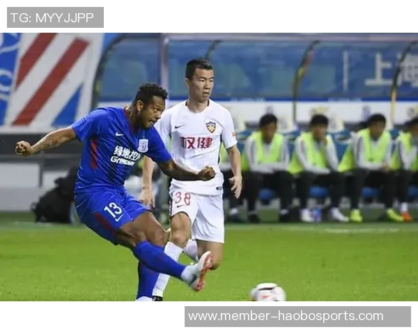 权健足球队精彩瞬间回顾与球队风采展示